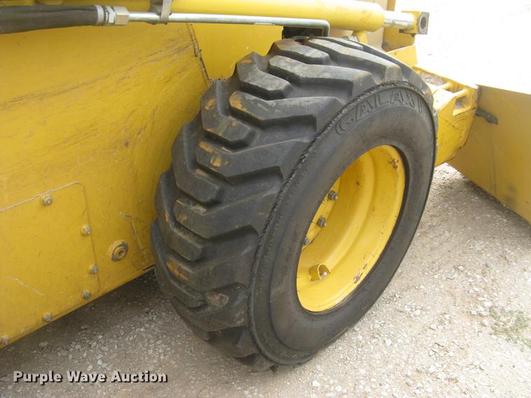 image for item DC2466 2008 John Deere 325 skid steer