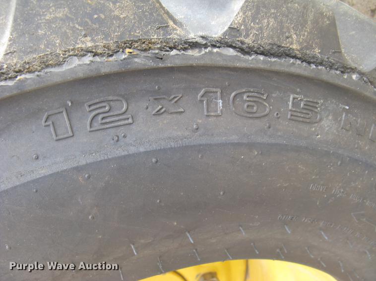 image for item DC2466 2008 John Deere 325 skid steer