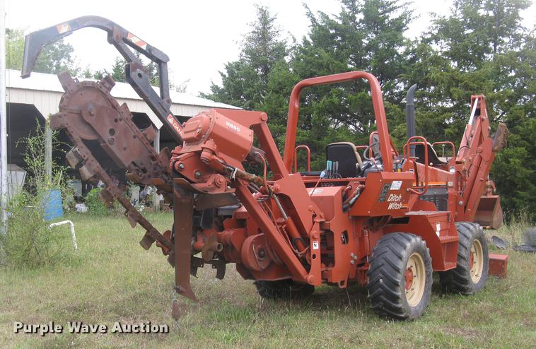 image for item DC2468 1998 Ditch Witch 7020 trencher