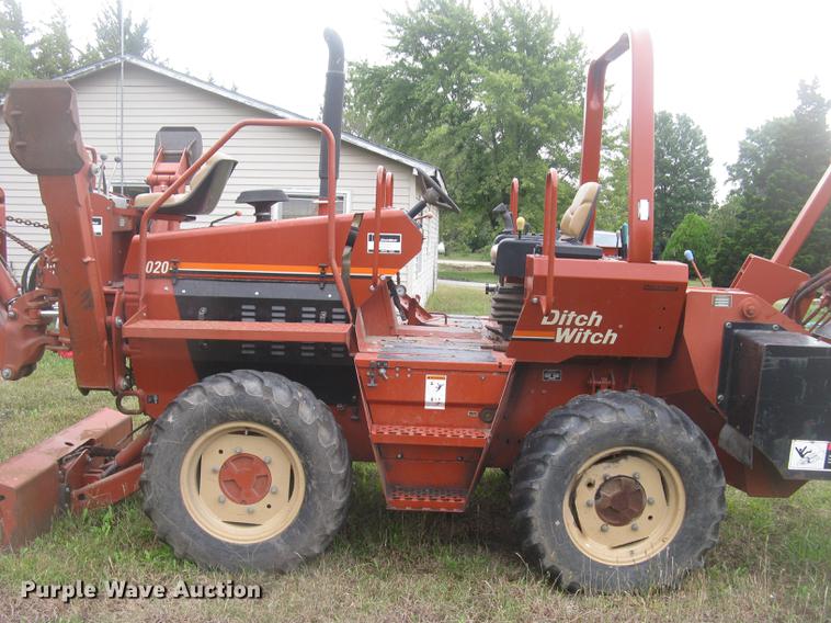 image for item DC2468 1998 Ditch Witch 7020 trencher