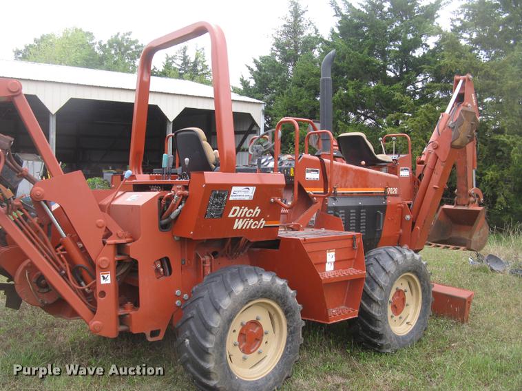 image for item DC2468 1998 Ditch Witch 7020 trencher