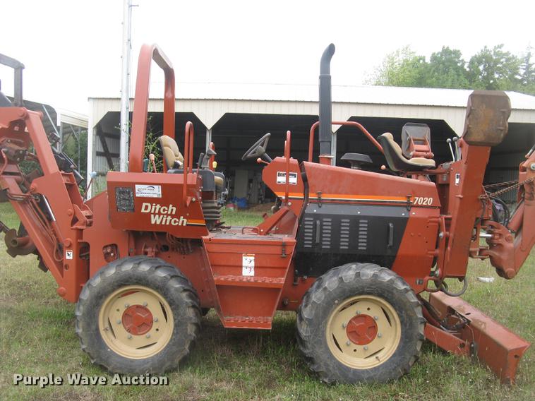 image for item DC2468 1998 Ditch Witch 7020 trencher
