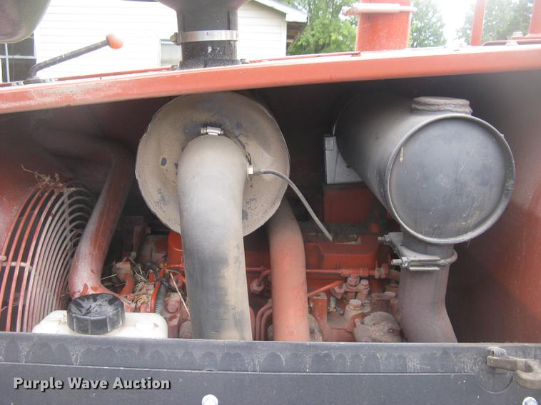 image for item DC2468 1998 Ditch Witch 7020 trencher