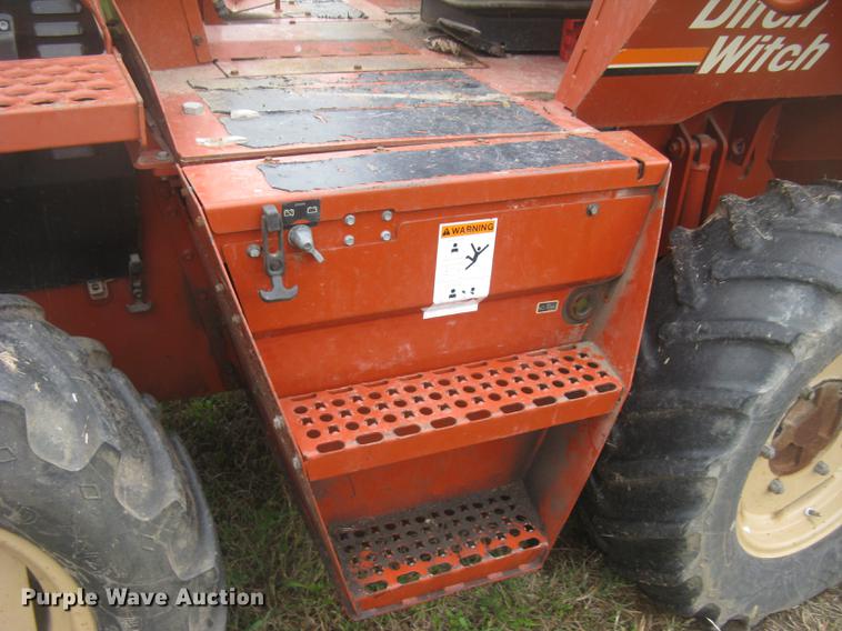 image for item DC2468 1998 Ditch Witch 7020 trencher
