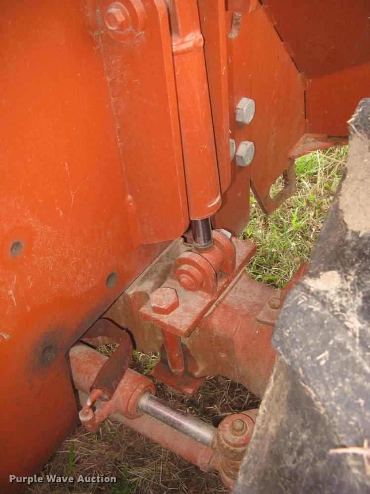 image for item DC2468 1998 Ditch Witch 7020 trencher