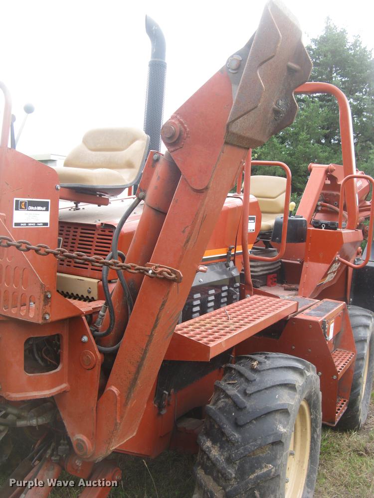 image for item DC2468 1998 Ditch Witch 7020 trencher