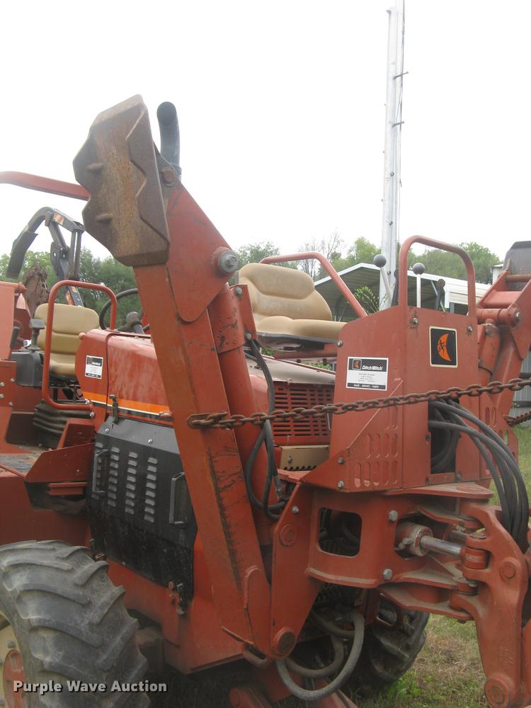 image for item DC2468 1998 Ditch Witch 7020 trencher