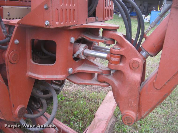image for item DC2468 1998 Ditch Witch 7020 trencher