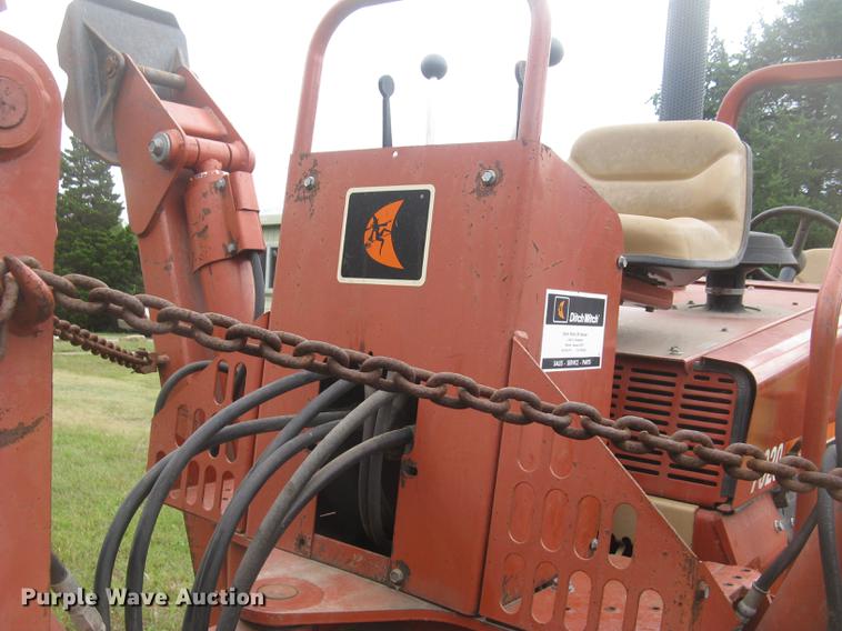 image for item DC2468 1998 Ditch Witch 7020 trencher