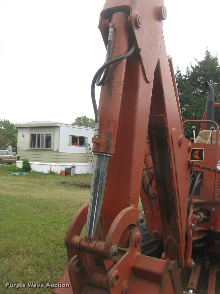image for item DC2468 1998 Ditch Witch 7020 trencher