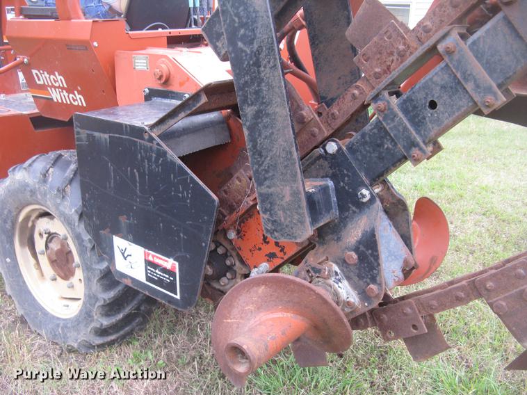 image for item DC2468 1998 Ditch Witch 7020 trencher