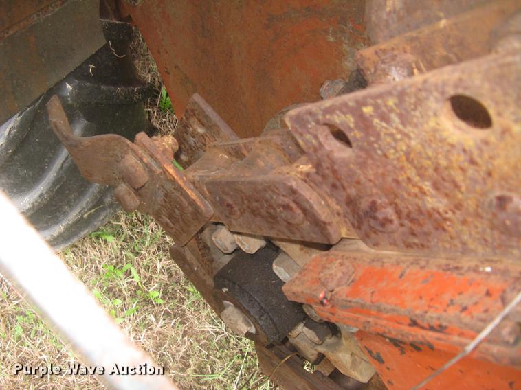 image for item DC2468 1998 Ditch Witch 7020 trencher
