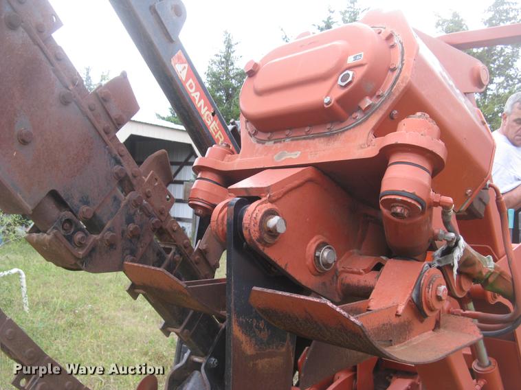 image for item DC2468 1998 Ditch Witch 7020 trencher
