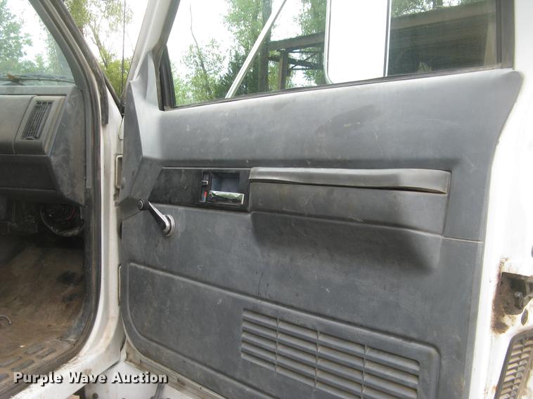 image for item DC2469 2000 GMC C7500 dump truck