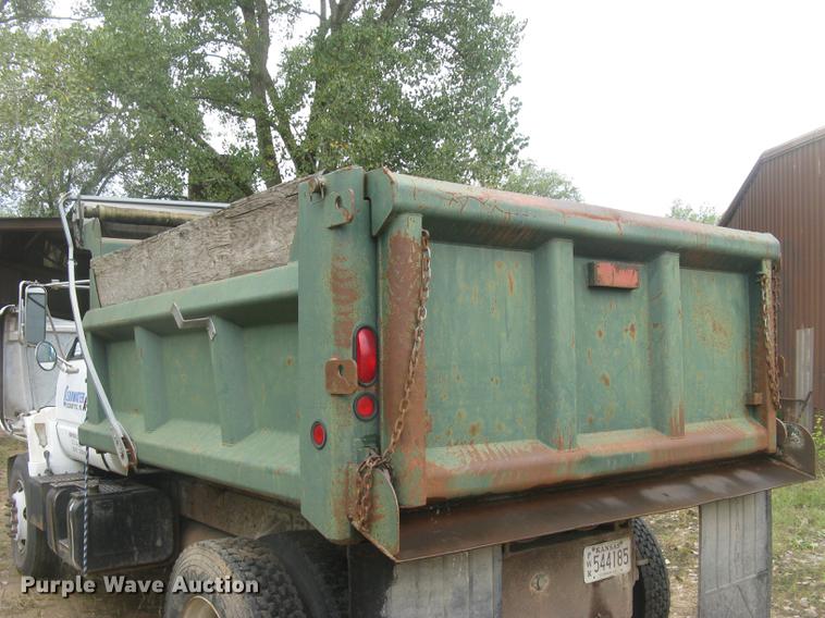 image for item DC2469 2000 GMC C7500 dump truck