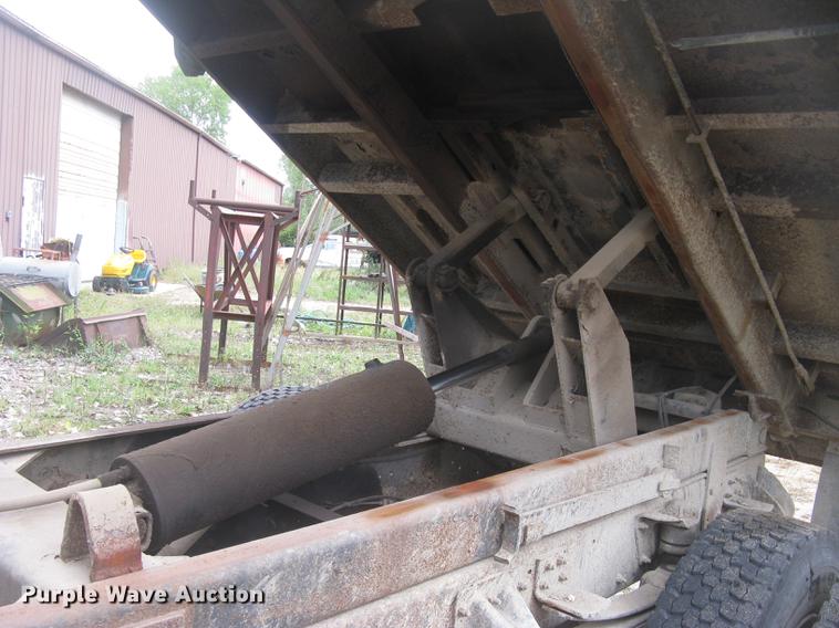 image for item DC2469 2000 GMC C7500 dump truck