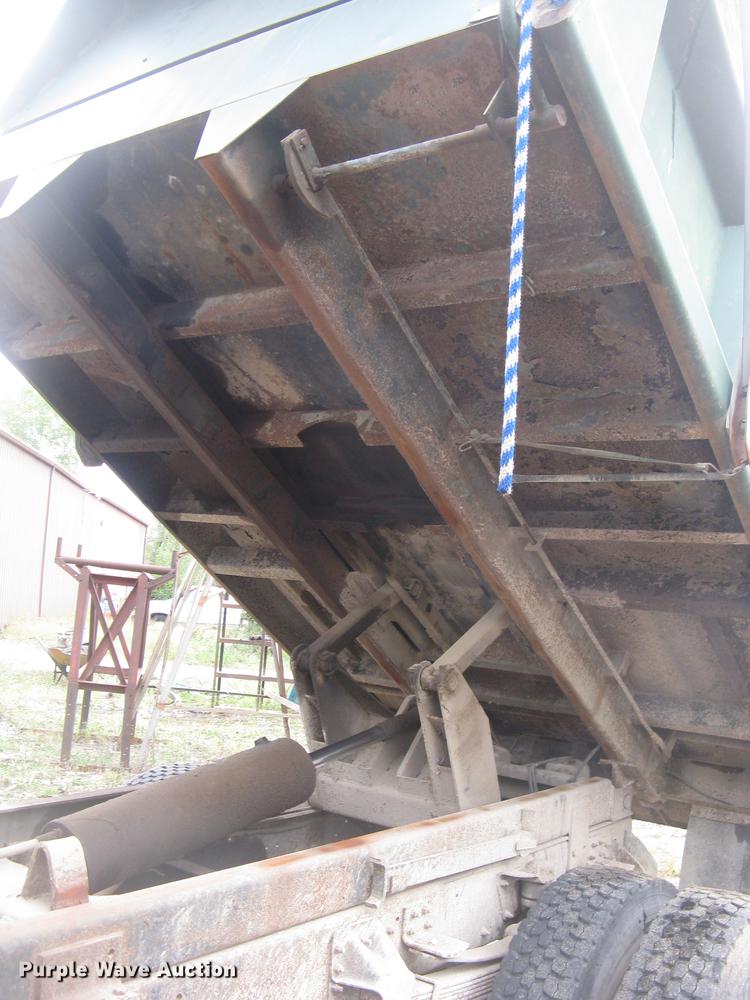 image for item DC2469 2000 GMC C7500 dump truck
