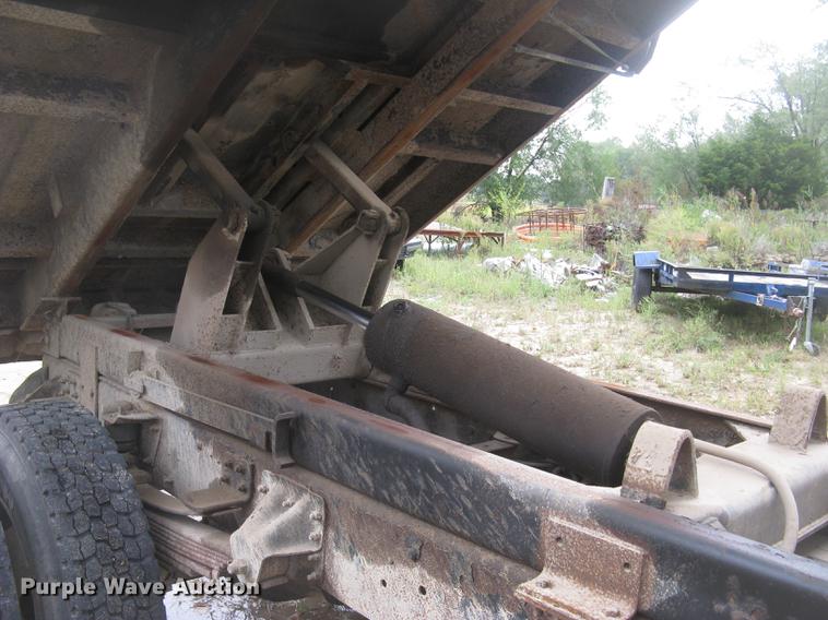 image for item DC2469 2000 GMC C7500 dump truck