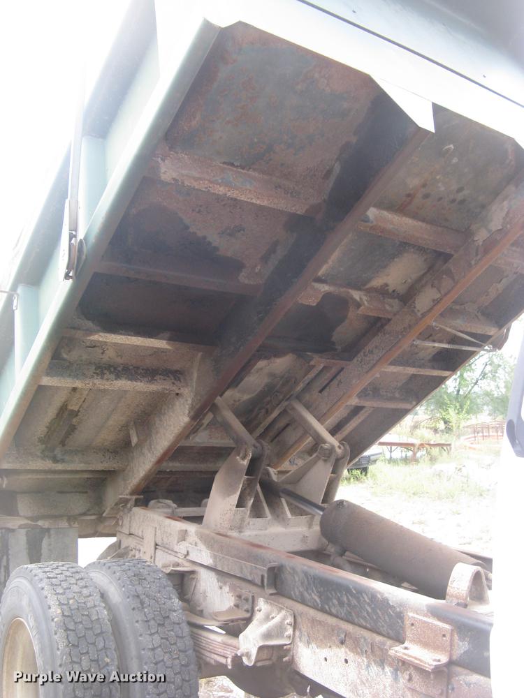 image for item DC2469 2000 GMC C7500 dump truck
