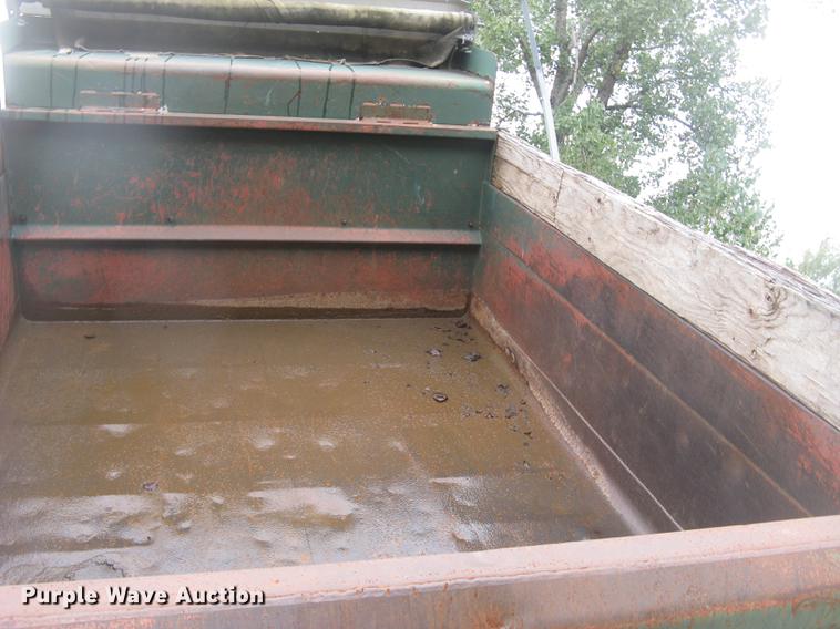 image for item DC2469 2000 GMC C7500 dump truck