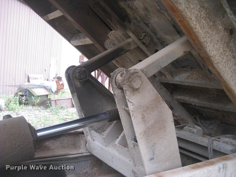 image for item DC2469 2000 GMC C7500 dump truck