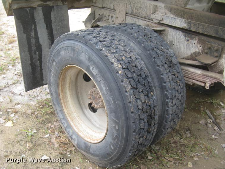 image for item DC2469 2000 GMC C7500 dump truck