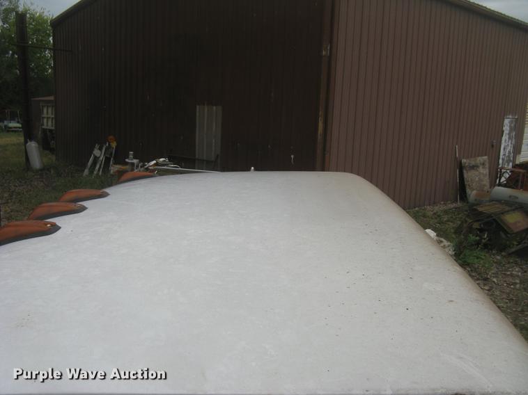 image for item DC2469 2000 GMC C7500 dump truck