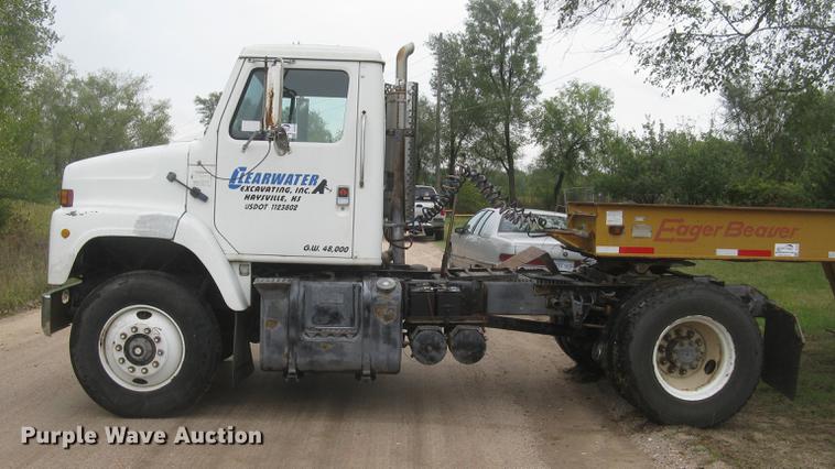 image for item DC2470 1989 International 2375 semi truck