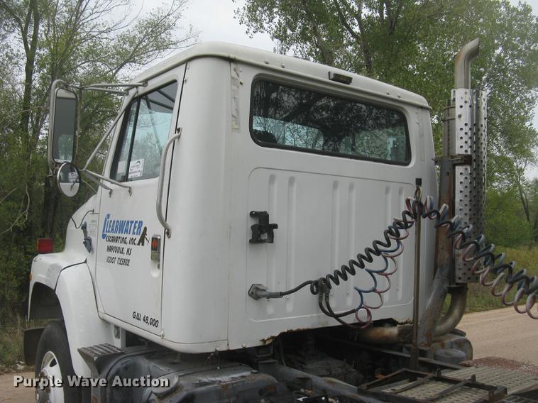 image for item DC2470 1989 International 2375 semi truck