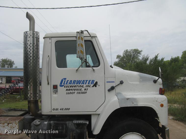 image for item DC2470 1989 International 2375 semi truck