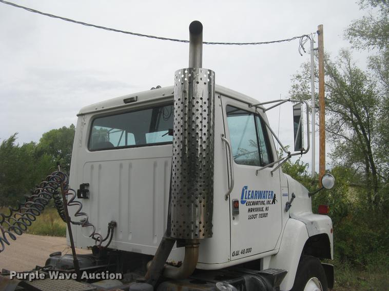 image for item DC2470 1989 International 2375 semi truck