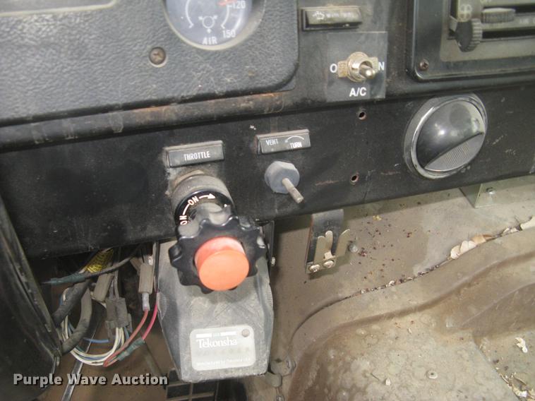 image for item DC2470 1989 International 2375 semi truck