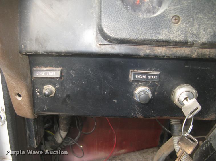 image for item DC2470 1989 International 2375 semi truck