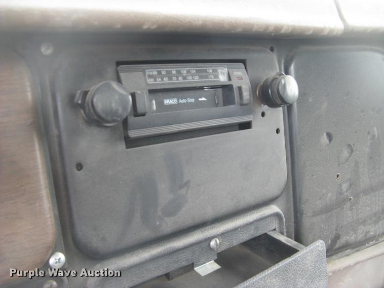 image for item DC2470 1989 International 2375 semi truck