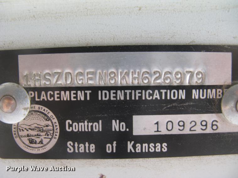 image for item DC2470 1989 International 2375 semi truck