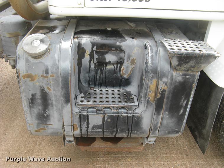 image for item DC2470 1989 International 2375 semi truck