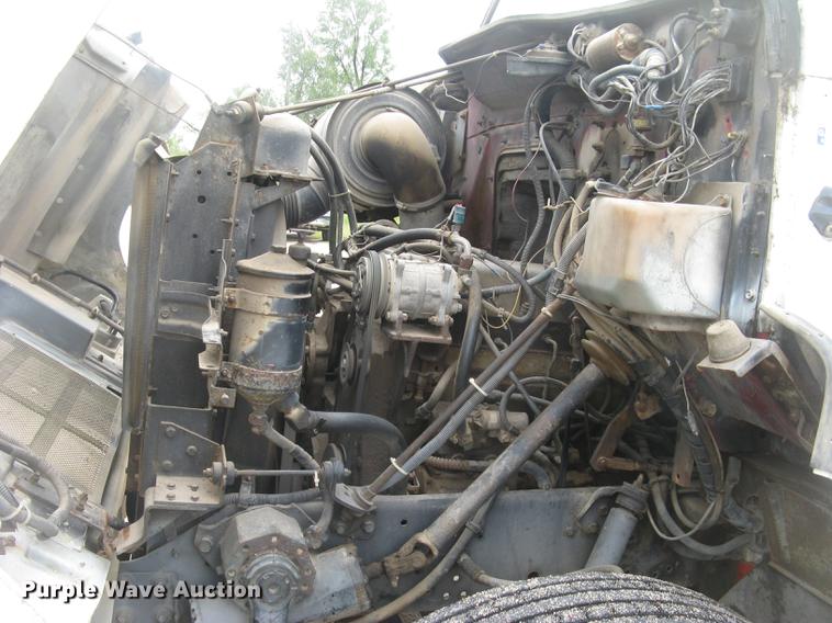 image for item DC2470 1989 International 2375 semi truck