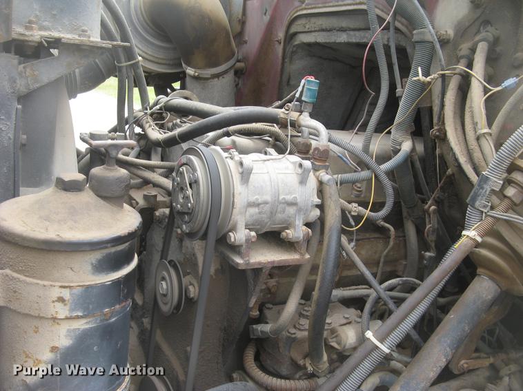 image for item DC2470 1989 International 2375 semi truck