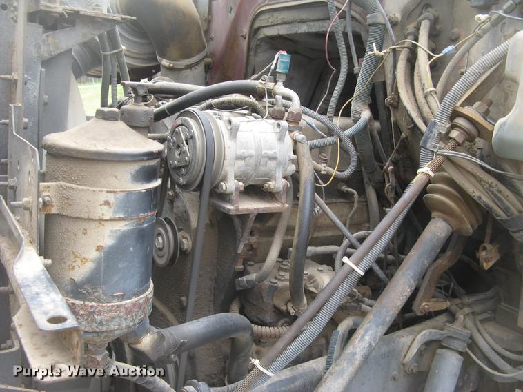 image for item DC2470 1989 International 2375 semi truck