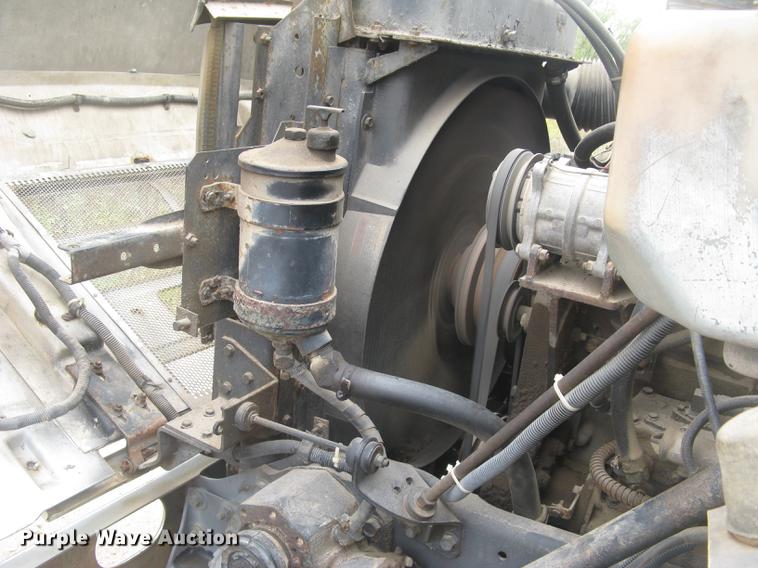 image for item DC2470 1989 International 2375 semi truck