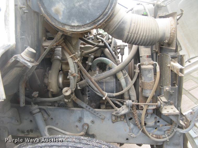 image for item DC2470 1989 International 2375 semi truck