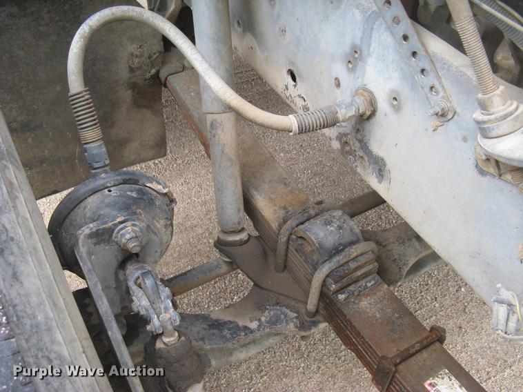 image for item DC2470 1989 International 2375 semi truck