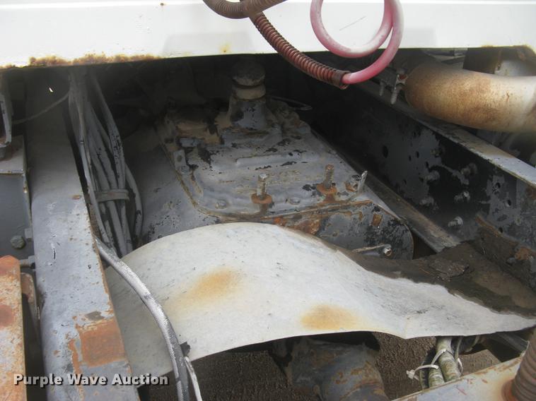 image for item DC2470 1989 International 2375 semi truck