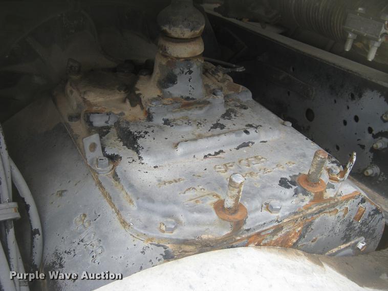 image for item DC2470 1989 International 2375 semi truck