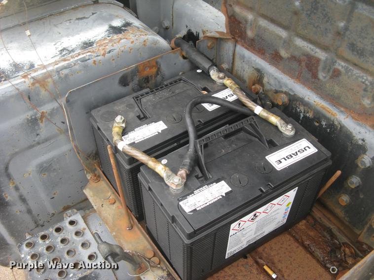 image for item DC2470 1989 International 2375 semi truck