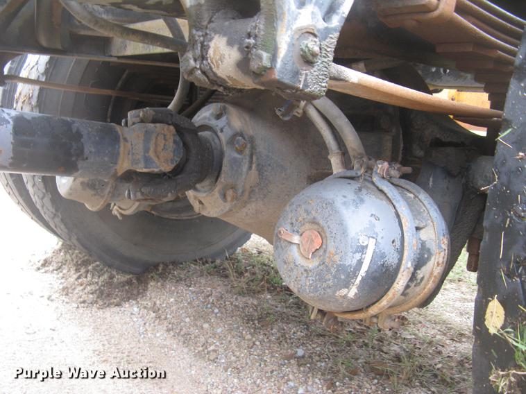 image for item DC2470 1989 International 2375 semi truck