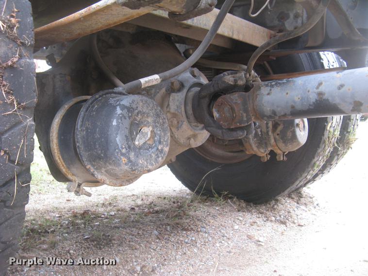 image for item DC2470 1989 International 2375 semi truck