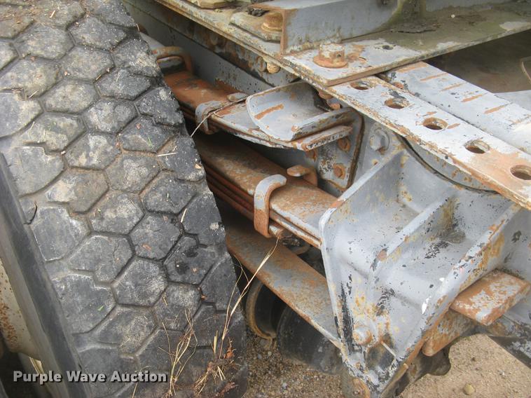 image for item DC2470 1989 International 2375 semi truck