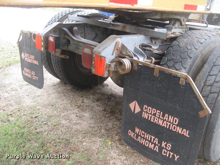 image for item DC2470 1989 International 2375 semi truck