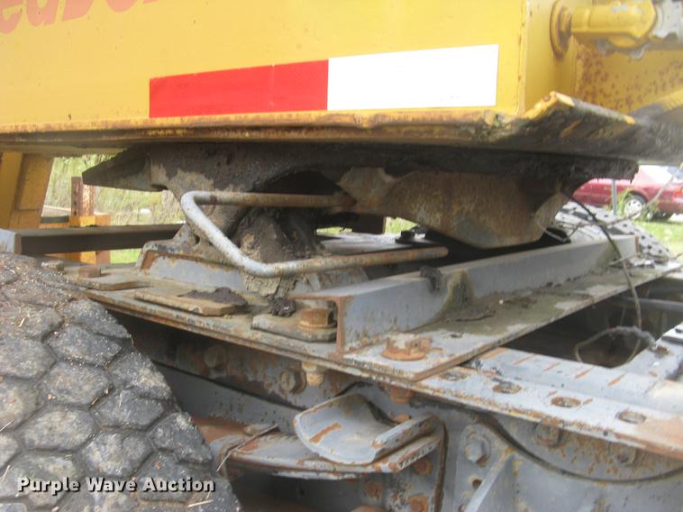 image for item DC2470 1989 International 2375 semi truck